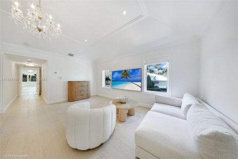 Casa en alquiler en Miami Beach, Florida, 5 dormitorios, 531.12 m2 № 2054353 - foto 27