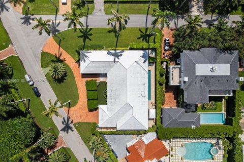 Casa en Miami Beach, Florida 5 dormitorios, 531.12 m2 № 2054353