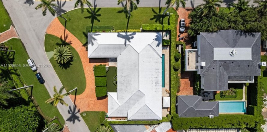 Casa en Miami Beach, Florida 5 dormitorios, 531.12 m2 № 2054353