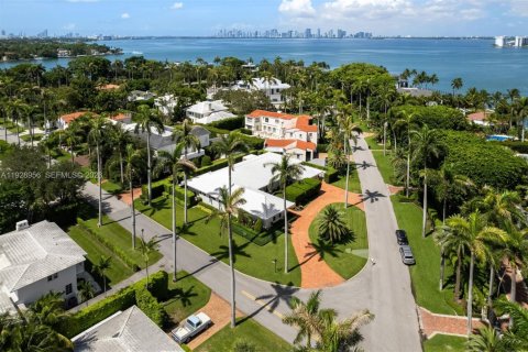 Casa en alquiler en Miami Beach, Florida, 5 dormitorios, 531.12 m2 № 2054353 - foto 2