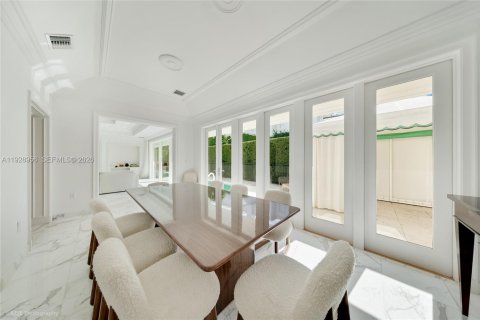 Casa en alquiler en Miami Beach, Florida, 5 dormitorios, 531.12 m2 № 2054353 - foto 11