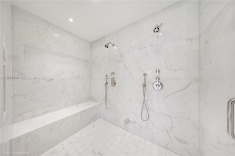 Casa en alquiler en Miami Beach, Florida, 5 dormitorios, 531.12 m2 № 2054353 - foto 30