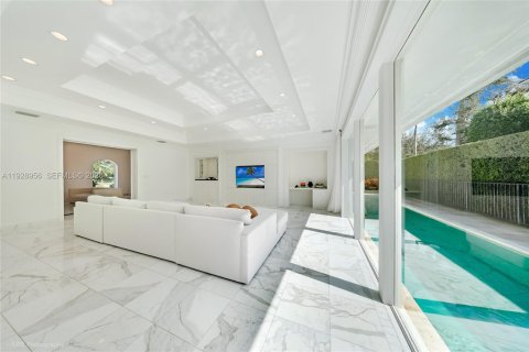 Casa en alquiler en Miami Beach, Florida, 5 dormitorios, 531.12 m2 № 2054353 - foto 12