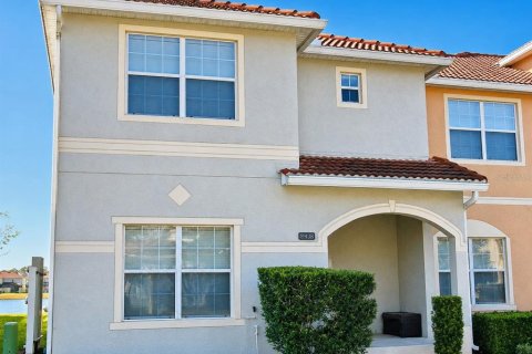 Adosado en Kissimmee, Florida 5 dormitorios, 188.03 m2 № 2324366