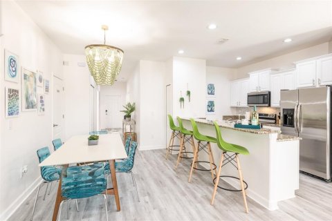 Adosado en venta en Kissimmee, Florida, 5 dormitorios, 188.03 m2 № 2324366 - foto 11