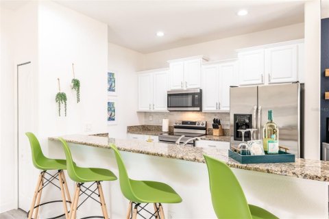 Adosado en venta en Kissimmee, Florida, 5 dormitorios, 188.03 m2 № 2324366 - foto 10