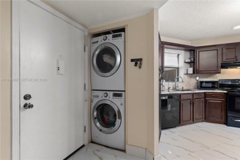 Condo in Plantation, Florida, 2 bedrooms  № 2051603 - photo 6