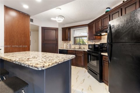 Condo in Plantation, Florida, 2 bedrooms  № 2051603 - photo 3