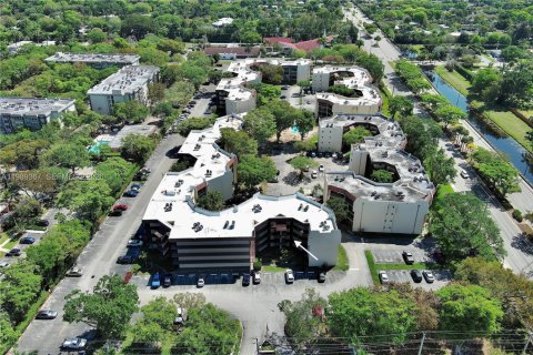 Condo in Plantation, Florida, 2 bedrooms  № 2051603 - photo 23