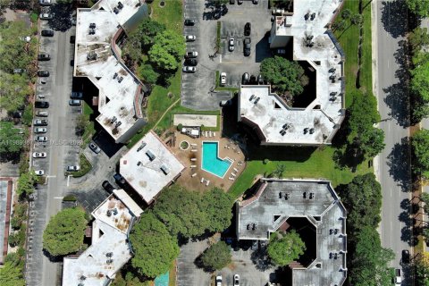 Condo in Plantation, Florida, 2 bedrooms  № 2051603 - photo 19