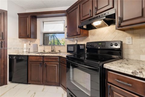 Condo in Plantation, Florida, 2 bedrooms  № 2051603 - photo 4