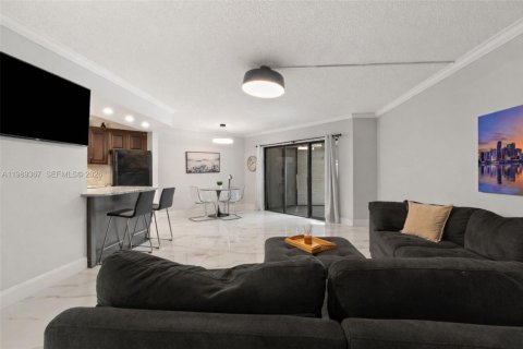 Condo in Plantation, Florida, 2 bedrooms  № 2051603 - photo 8