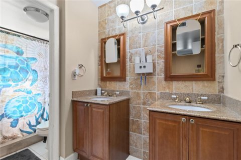 Condo in Plantation, Florida, 2 bedrooms  № 2051603 - photo 11