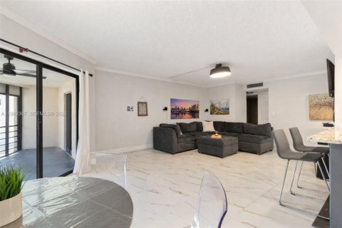 Condo in Plantation, Florida, 2 bedrooms  № 2051603 - photo 7