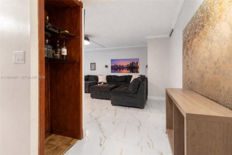 Condo in Plantation, Florida, 2 bedrooms  № 2051603 - photo 15