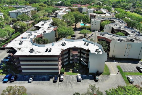 Condo in Plantation, Florida, 2 bedrooms  № 2051603 - photo 22