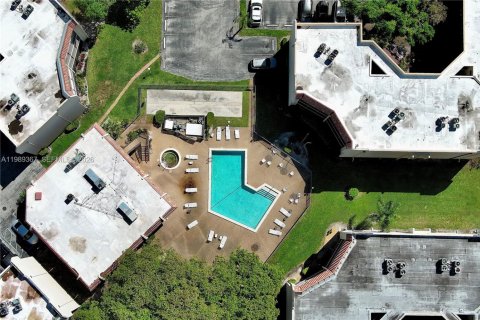 Condo in Plantation, Florida, 2 bedrooms  № 2051603 - photo 26