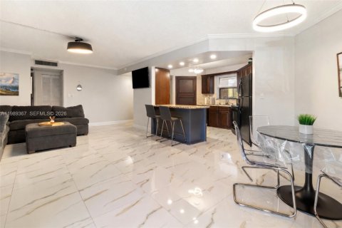 Condo in Plantation, Florida, 2 bedrooms  № 2051603 - photo 5