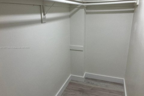 Copropriété à louer à Miami, Floride: 3 chambres, 96.62 m2 № 1922788 - photo 10