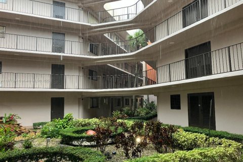 Copropriété à louer à Miami, Floride: 3 chambres, 96.62 m2 № 1922788 - photo 1