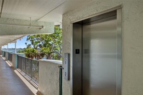 Condo in Englewood, Florida, 2 bedrooms  № 1787438 - photo 28