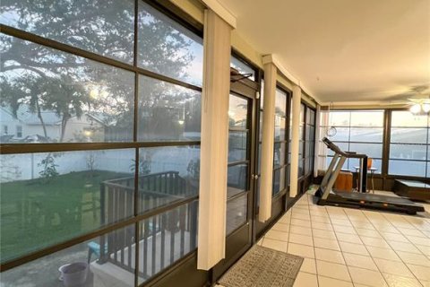 House in Saint Petersburg, Florida 3 bedrooms, 171.87 sq.m. № 1558562 - photo 15