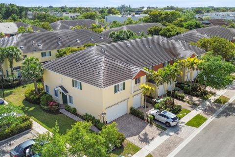Touwnhouse à vendre à Davie, Floride: 3 chambres, 158.31 m2 № 1931765 - photo 2