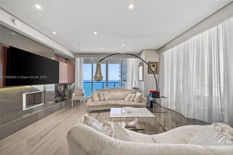 Condominio en Bal Harbour, Florida, 2 dormitorios № 2261063