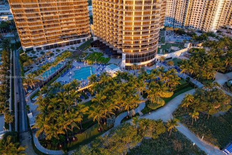 Condominio en venta en Bal Harbour, Florida, 2 dormitorios, 156.54 m2 № 2261063 - foto 19