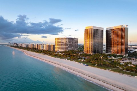Condominio en venta en Bal Harbour, Florida, 2 dormitorios, 156.54 m2 № 2261063 - foto 11