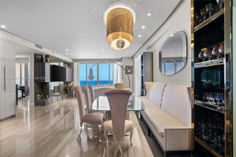 Condominio en venta en Bal Harbour, Florida, 2 dormitorios, 156.54 m2 № 2261063 - foto 3