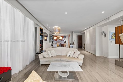 Condominio en venta en Bal Harbour, Florida, 2 dormitorios, 156.54 m2 № 2261063 - foto 2
