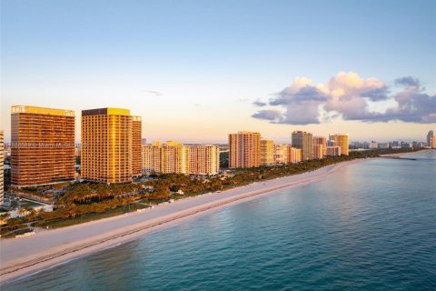 Condominio en venta en Bal Harbour, Florida, 2 dormitorios, 156.54 m2 № 2261063 - foto 13
