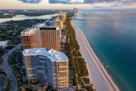 Condominio en venta en Bal Harbour, Florida, 2 dormitorios, 156.54 m2 № 2261063 - foto 14