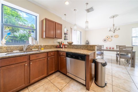 Adosado en venta en Miami, Florida, 4 dormitorios, 158.86 m2 № 1968665 - foto 12