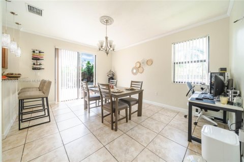 Adosado en venta en Miami, Florida, 4 dormitorios, 158.86 m2 № 1968665 - foto 8