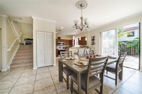 Adosado en venta en Miami, Florida, 4 dormitorios, 158.86 m2 № 1968665 - foto 9