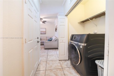 Adosado en venta en Miami, Florida, 4 dormitorios, 158.86 m2 № 1968665 - foto 6