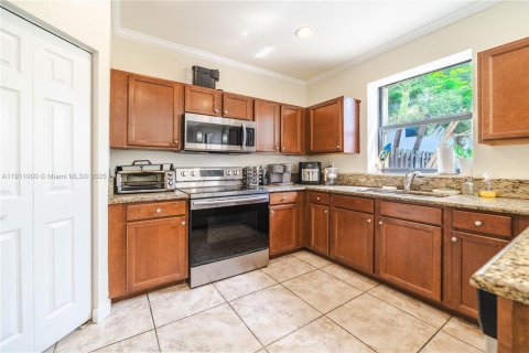 Adosado en venta en Miami, Florida, 4 dormitorios, 158.86 m2 № 1968665 - foto 11