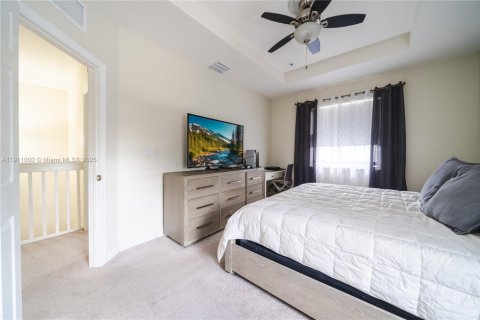 Adosado en venta en Miami, Florida, 4 dormitorios, 158.86 m2 № 1968665 - foto 16