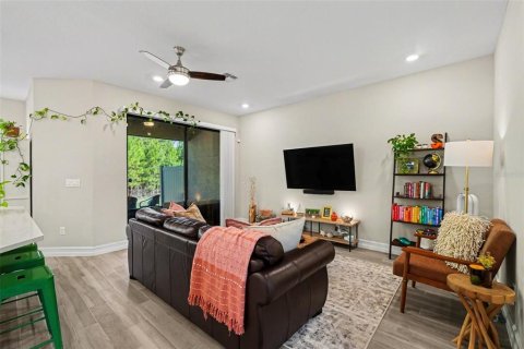 Townhouse in ESTANCIA

 in Wesley Chapel, Florida 3 bedrooms, 169.73 sq.m. № 2266888 - photo 9