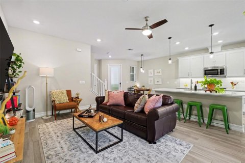 Townhouse in ESTANCIA

 in Wesley Chapel, Florida 3 bedrooms, 169.73 sq.m. № 2266888 - photo 11