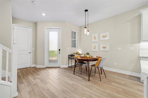 Townhouse in ESTANCIA

 in Wesley Chapel, Florida 3 bedrooms, 169.73 sq.m. № 2266888 - photo 14