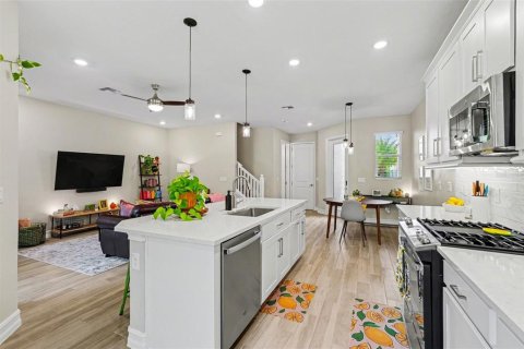 Townhouse in ESTANCIA

 in Wesley Chapel, Florida 3 bedrooms, 169.73 sq.m. № 2266888 - photo 15