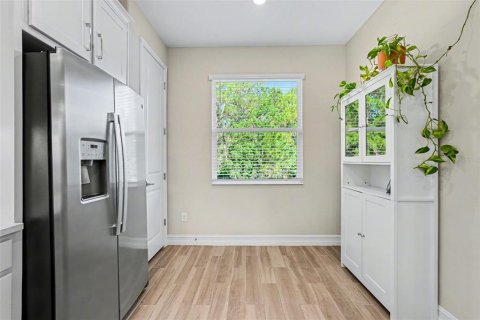 Townhouse in ESTANCIA

 in Wesley Chapel, Florida 3 bedrooms, 169.73 sq.m. № 2266888 - photo 18