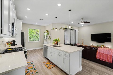 Townhouse in ESTANCIA

 in Wesley Chapel, Florida 3 bedrooms, 169.73 sq.m. № 2266888 - photo 17
