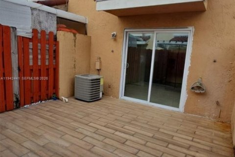 Townhouse in Miami, Florida 2 bedrooms, 84.91 sq.m. № 2000980 - photo 13