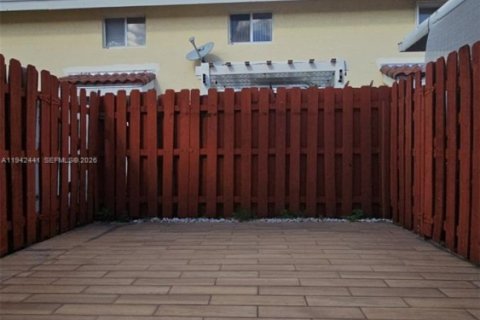 Townhouse in Miami, Florida 2 bedrooms, 84.91 sq.m. № 2000980 - photo 15