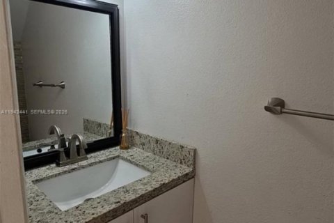 Townhouse in Miami, Florida 2 bedrooms, 84.91 sq.m. № 2000980 - photo 11