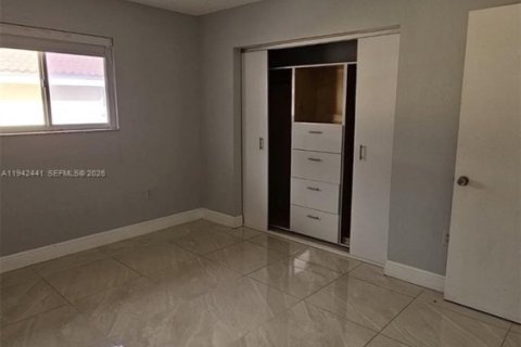 Townhouse in Miami, Florida 2 bedrooms, 84.91 sq.m. № 2000980 - photo 17